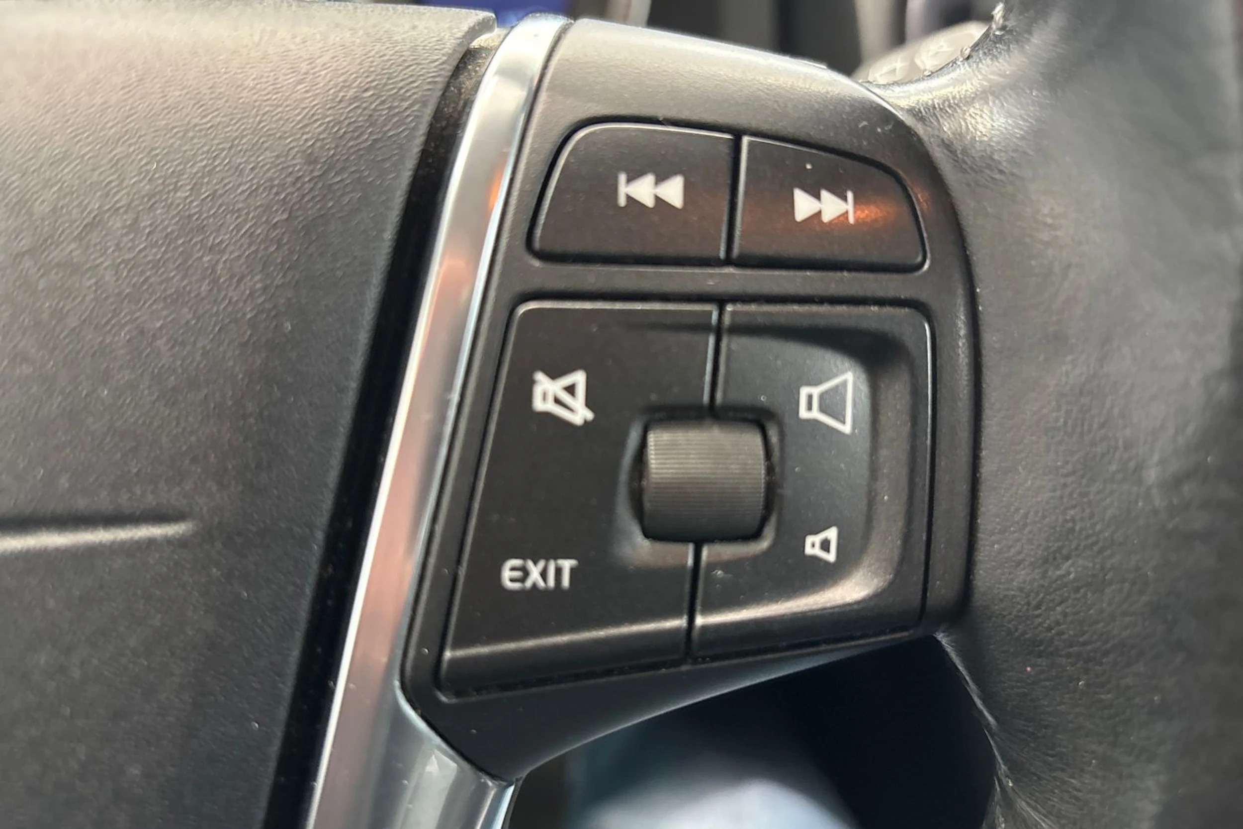 sininen Volvo V70 2011 kuva 27.