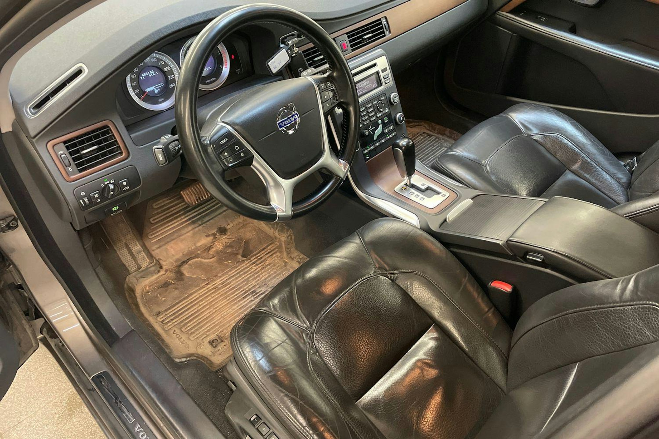 harmaa Volvo V70 2011 kuva 3.