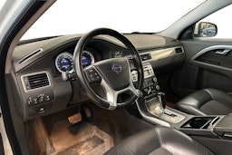 valkoinen Volvo V70 2011 kuva 3.