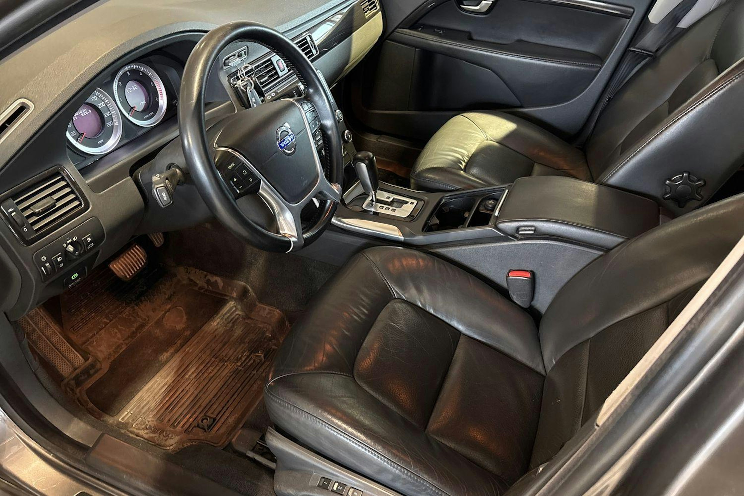 Harmaa Volvo V70 2011 kuva 6.