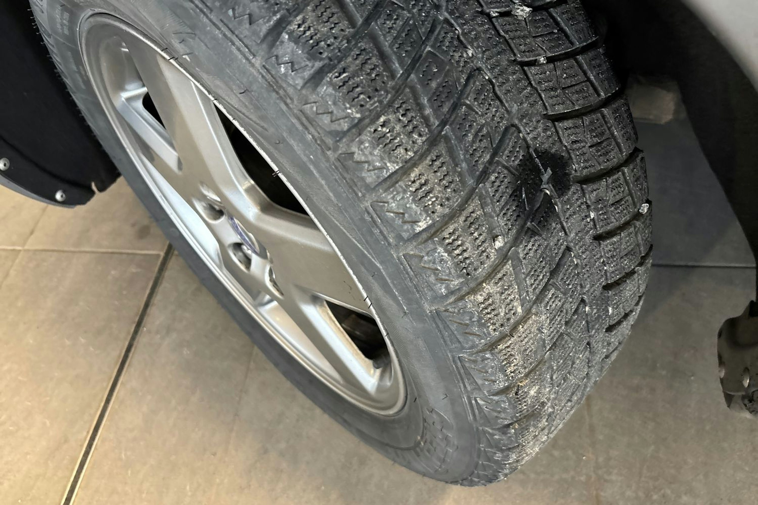 Harmaa Volvo V70 2011 kuva 10.