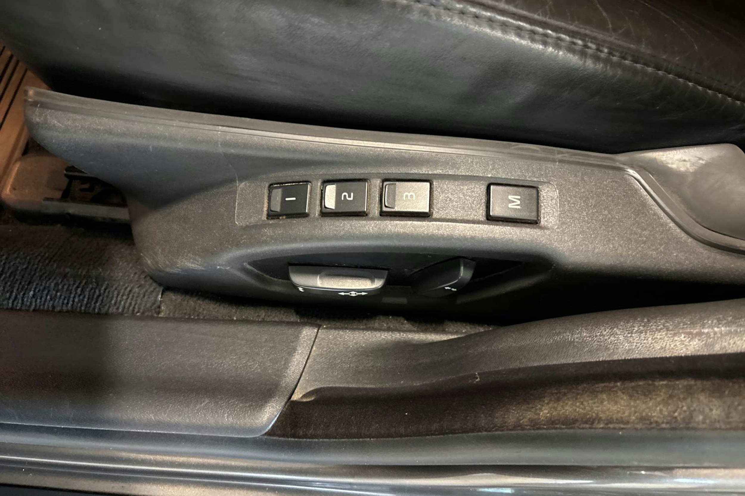 Harmaa Volvo V70 2011 kuva 11.