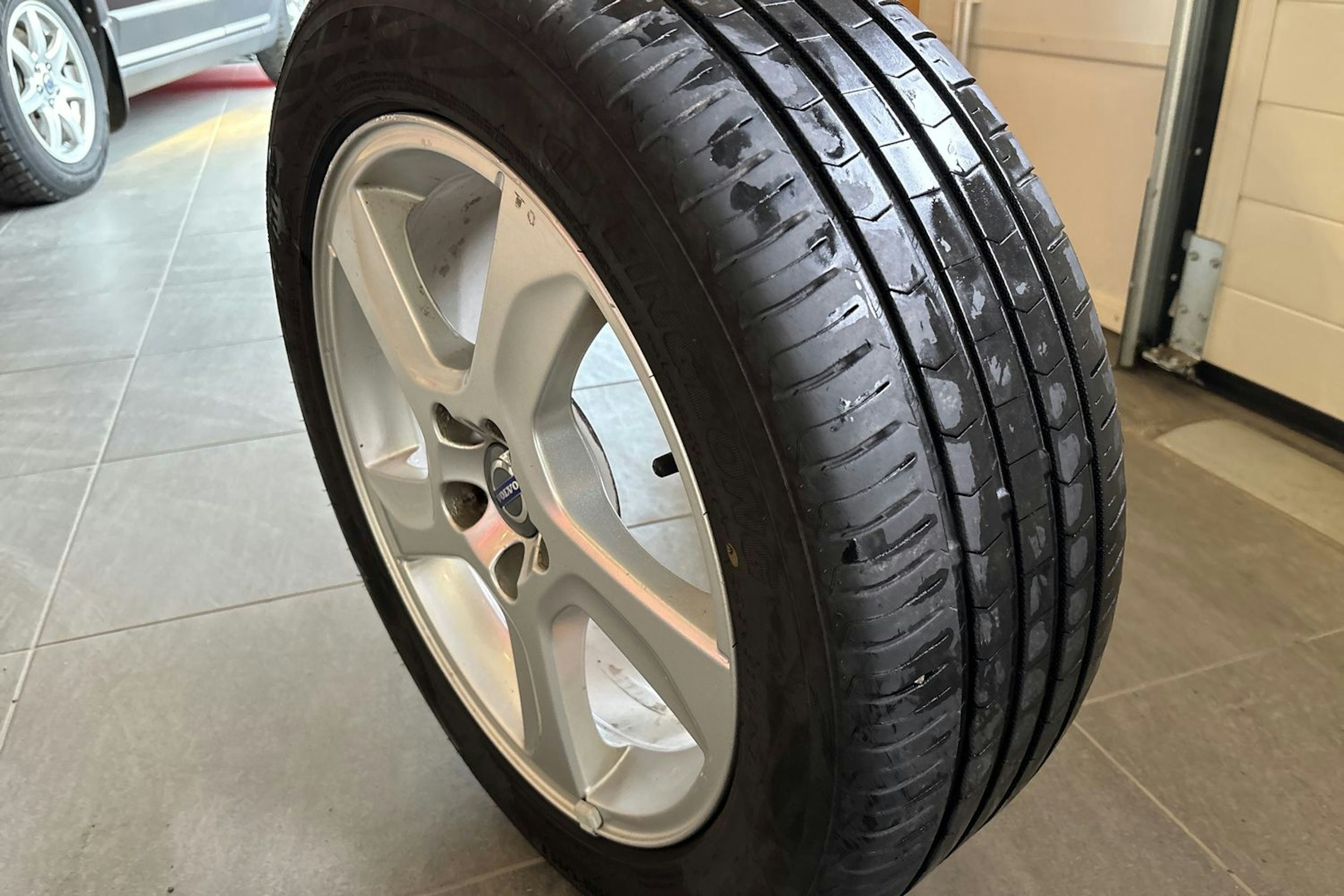 Harmaa Volvo V70 2011 kuva 17.