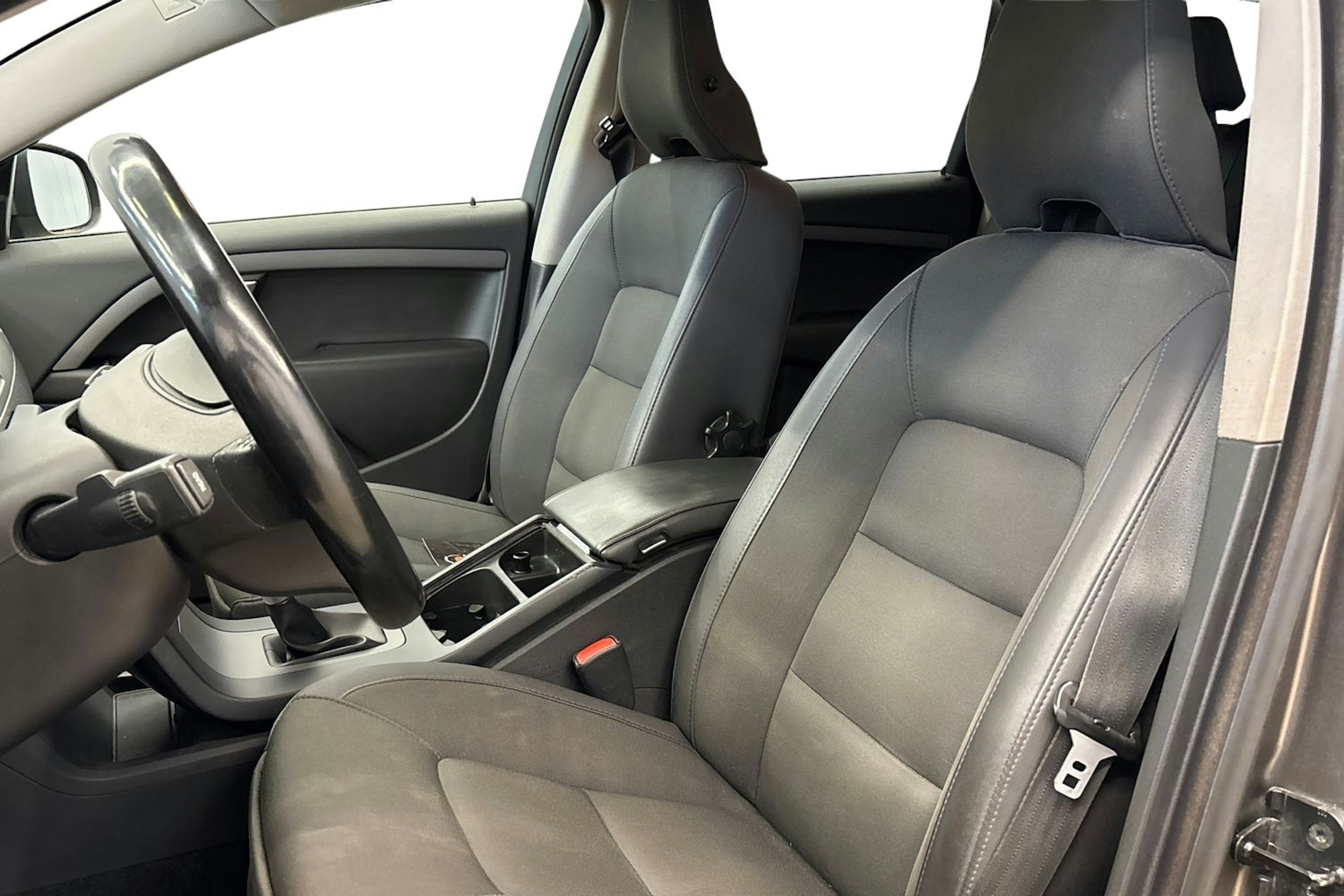 harmaa Volvo V70 2011 kuva 9.