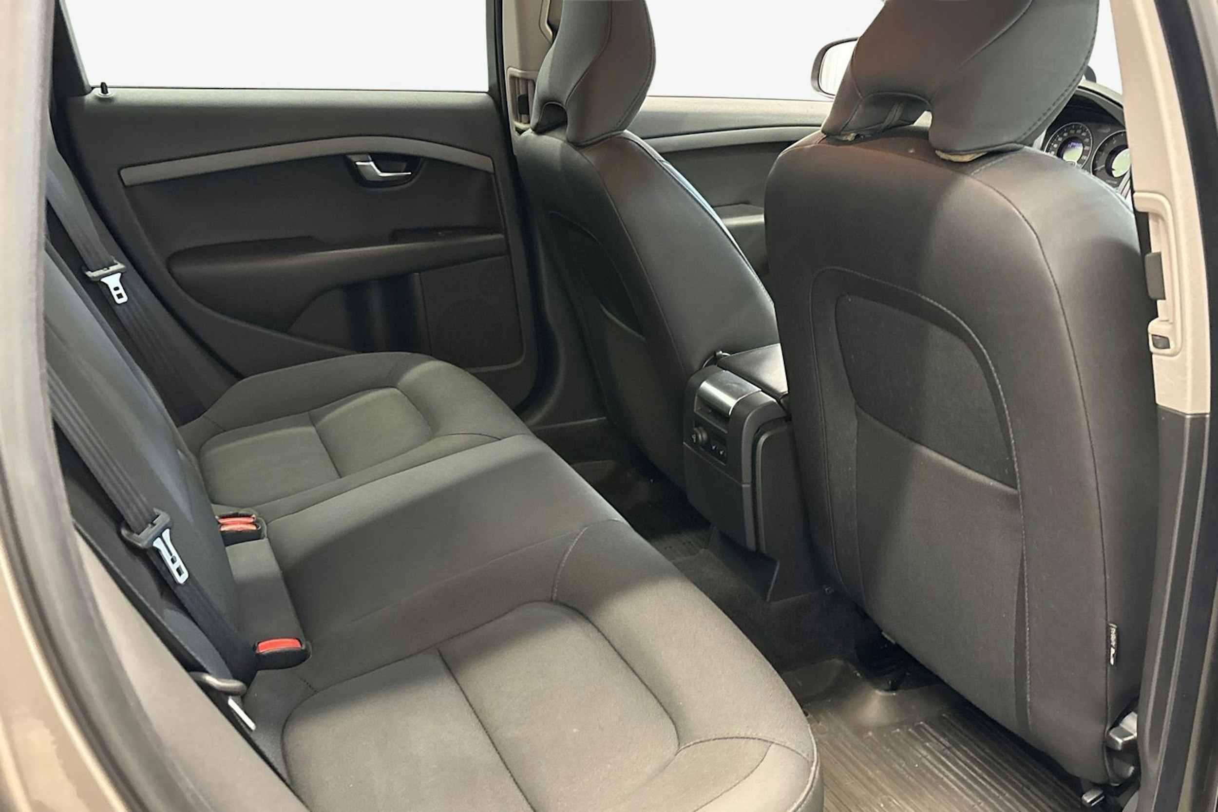 harmaa Volvo V70 2011 kuva 11.
