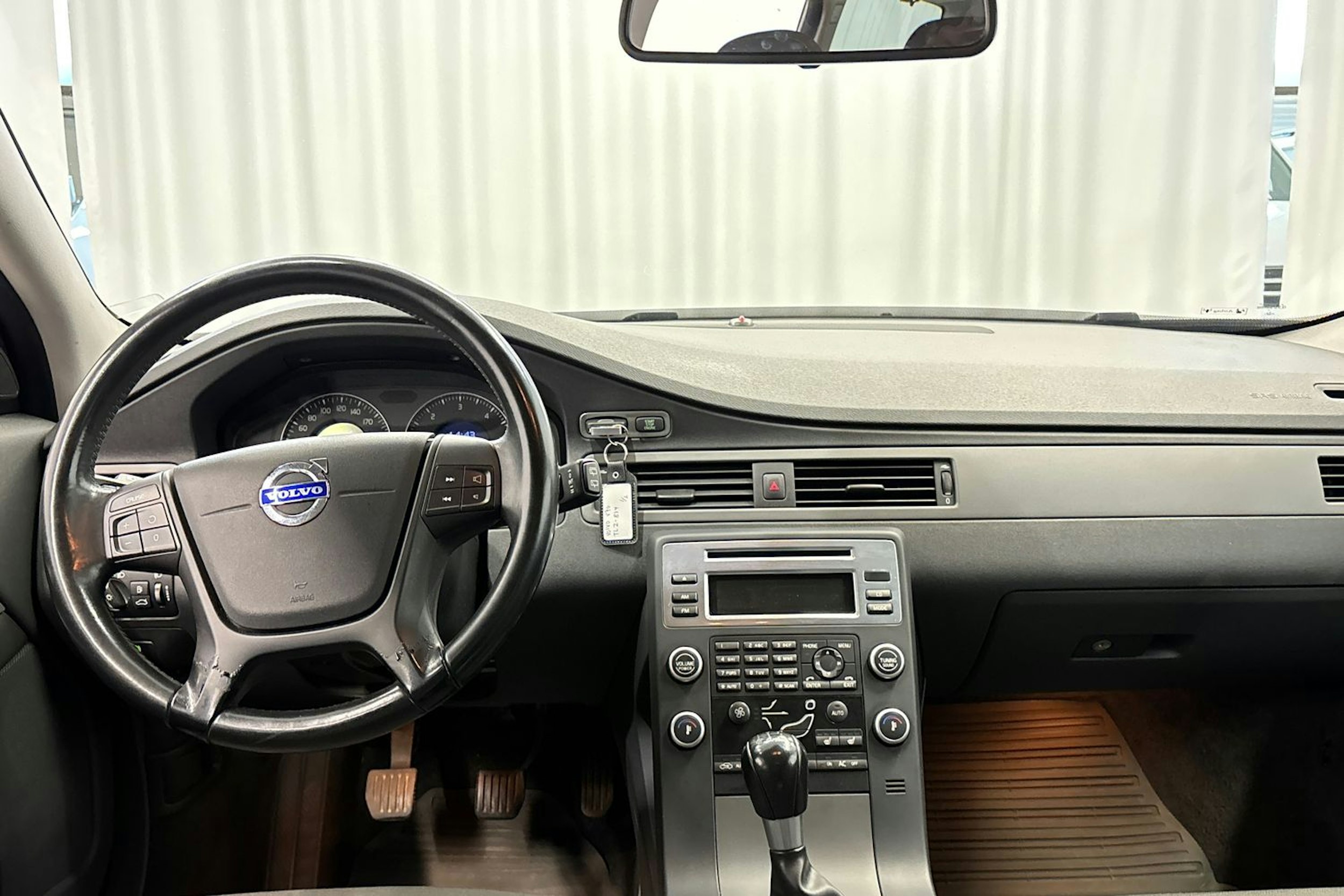 harmaa Volvo V70 2011 kuva 15.