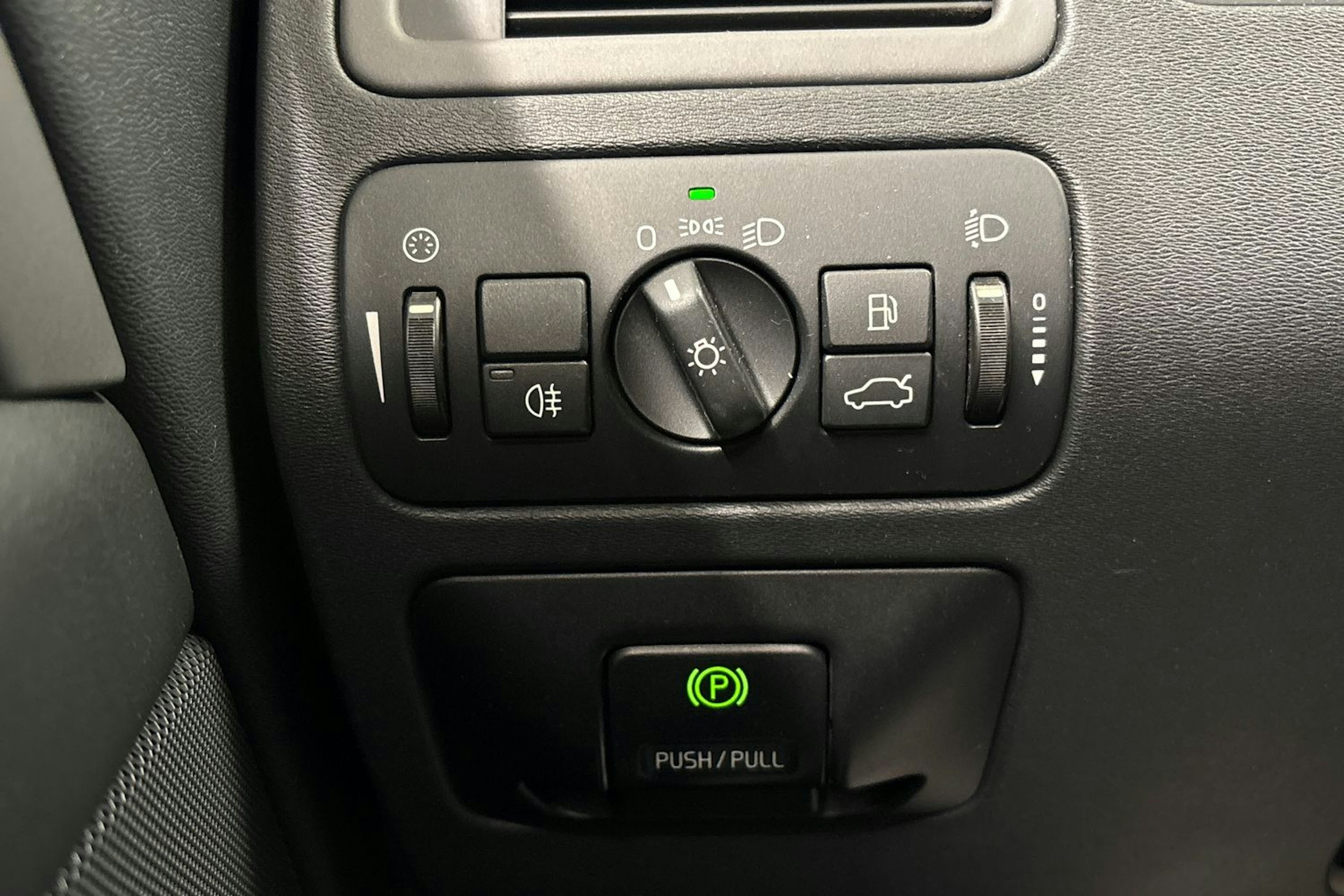 harmaa Volvo V70 2011 kuva 23.