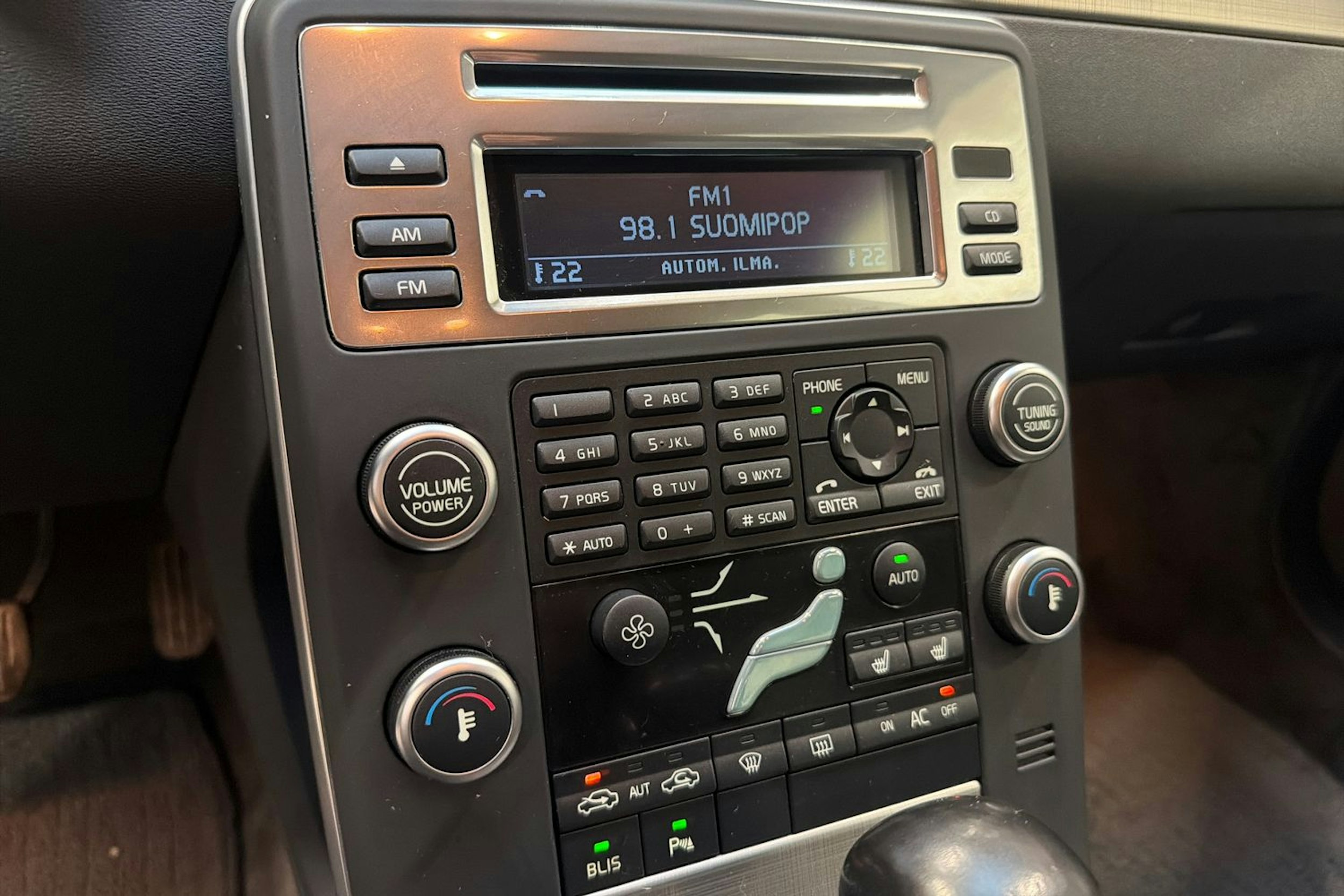 harmaa Volvo V70 2011 kuva 12.