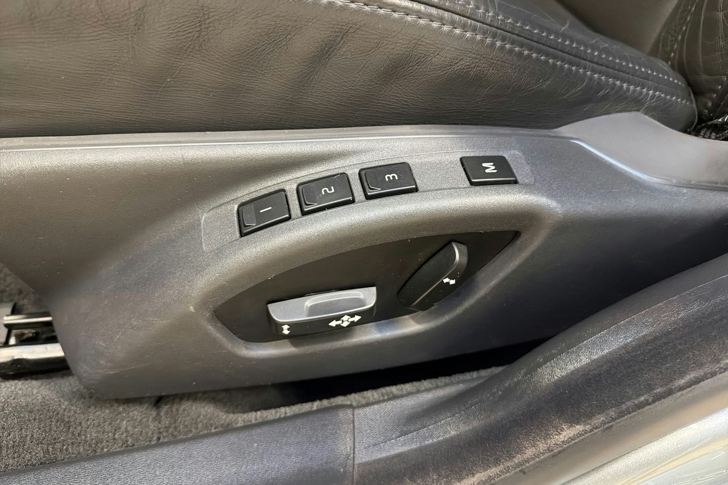 harmaa Volvo V70 2011 kuva 18.