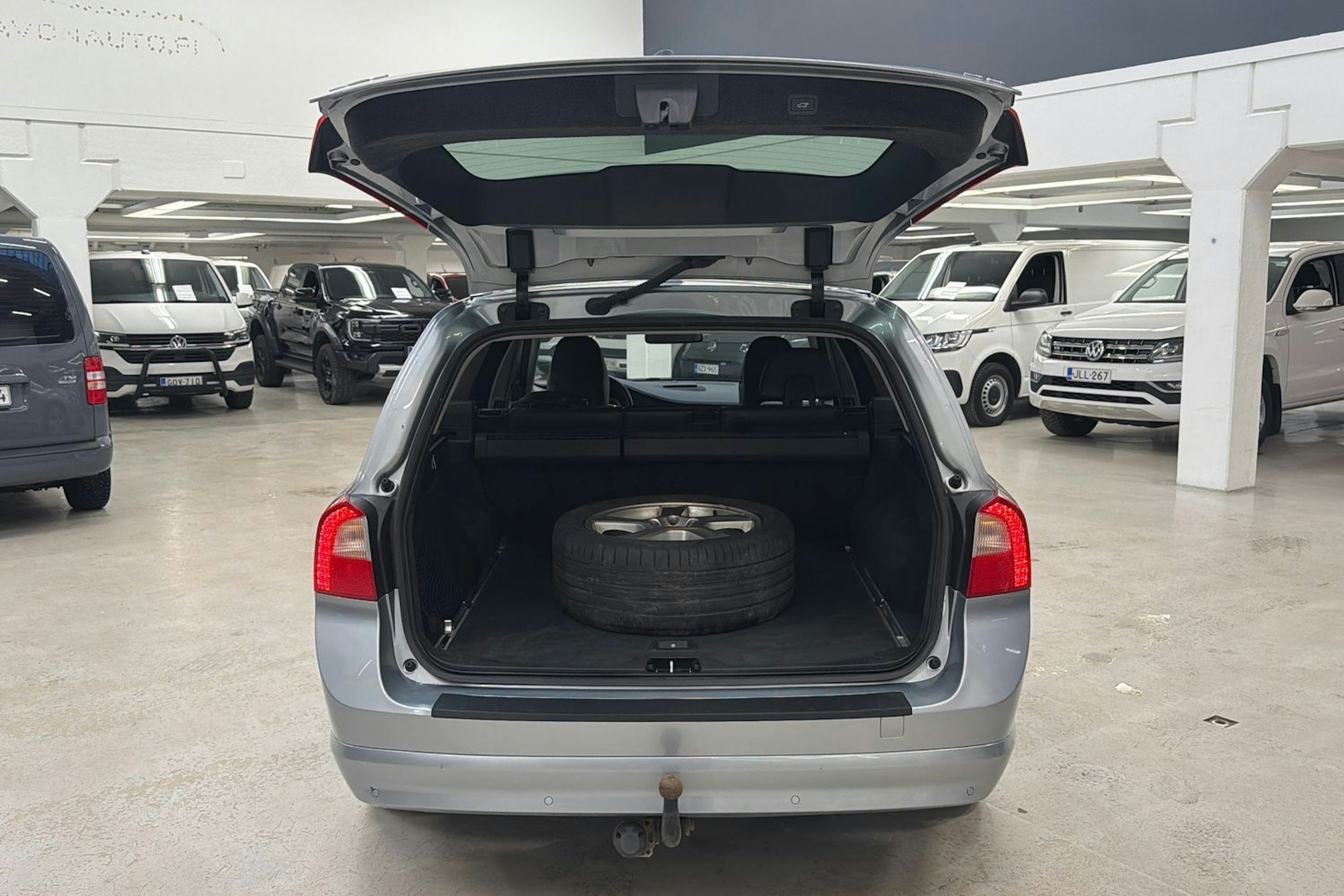 harmaa Volvo V70 2011 kuva 20.