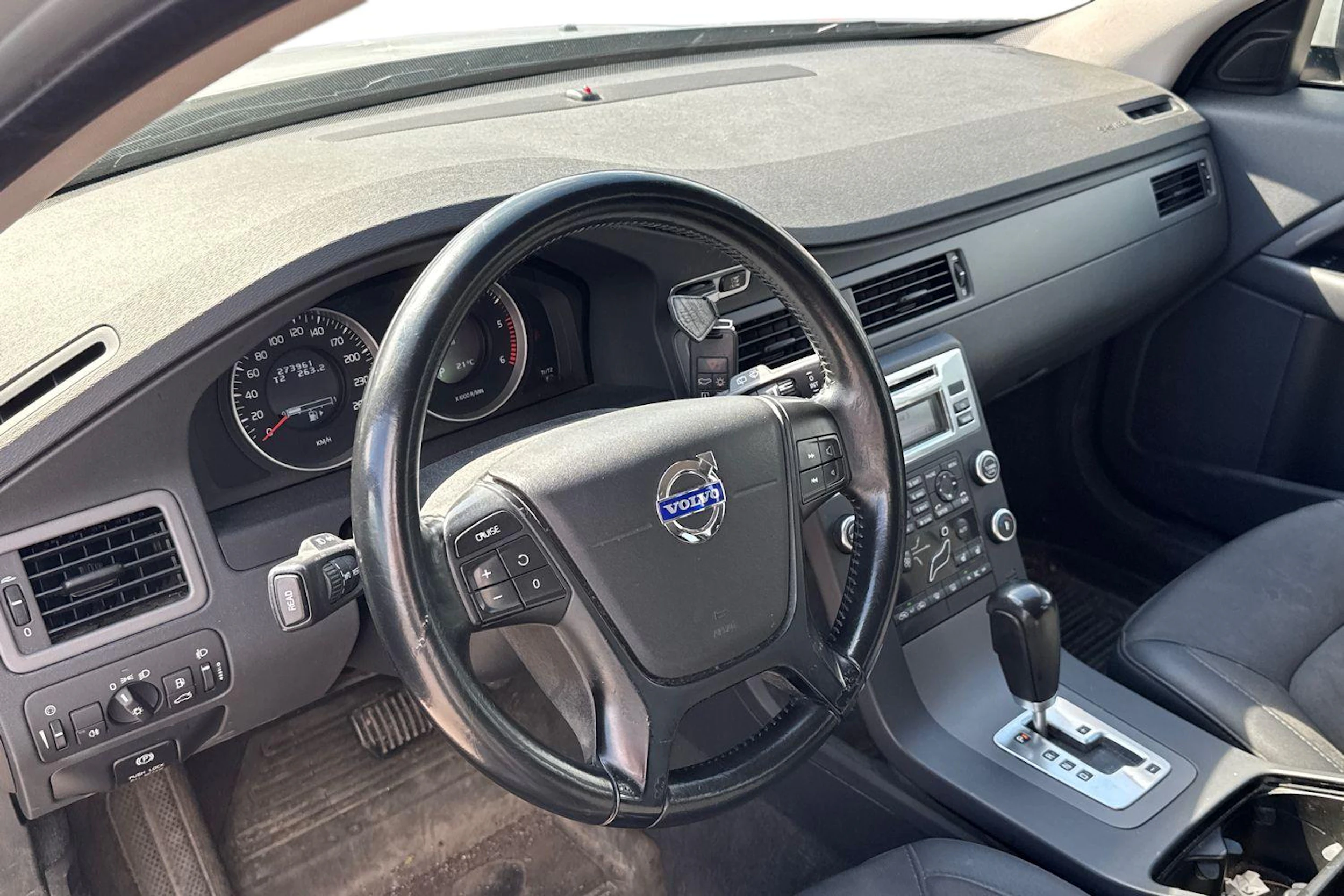 Harmaa Volvo V70 2011 kuva 3.