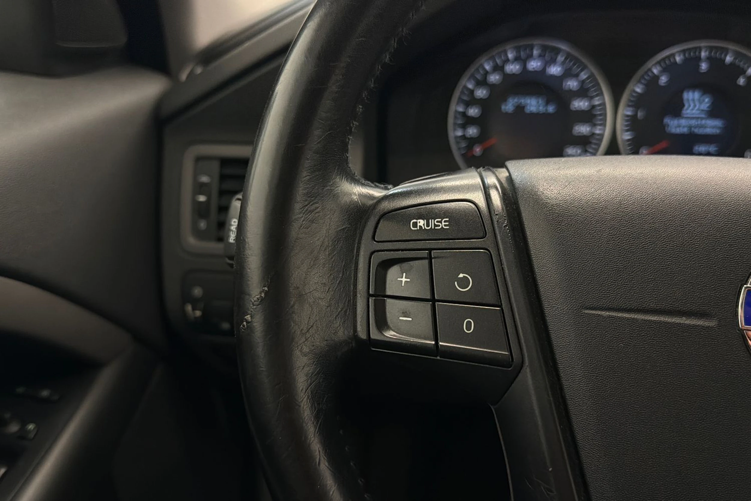 Harmaa Volvo V70 2011 kuva 18.