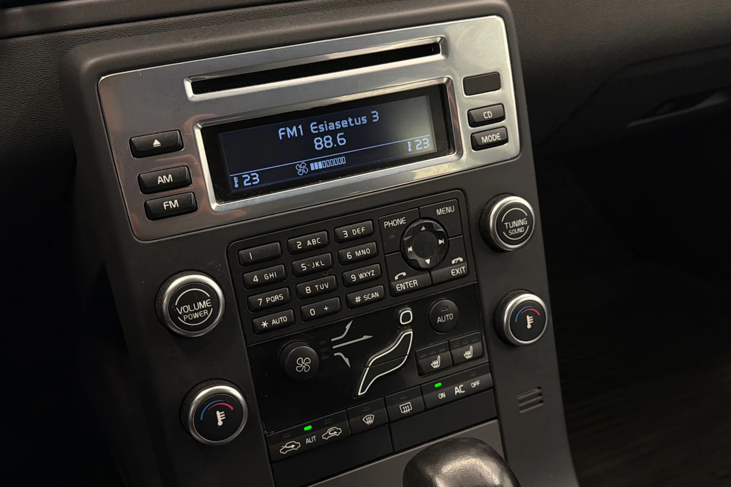 Harmaa Volvo V70 2011 kuva 21.