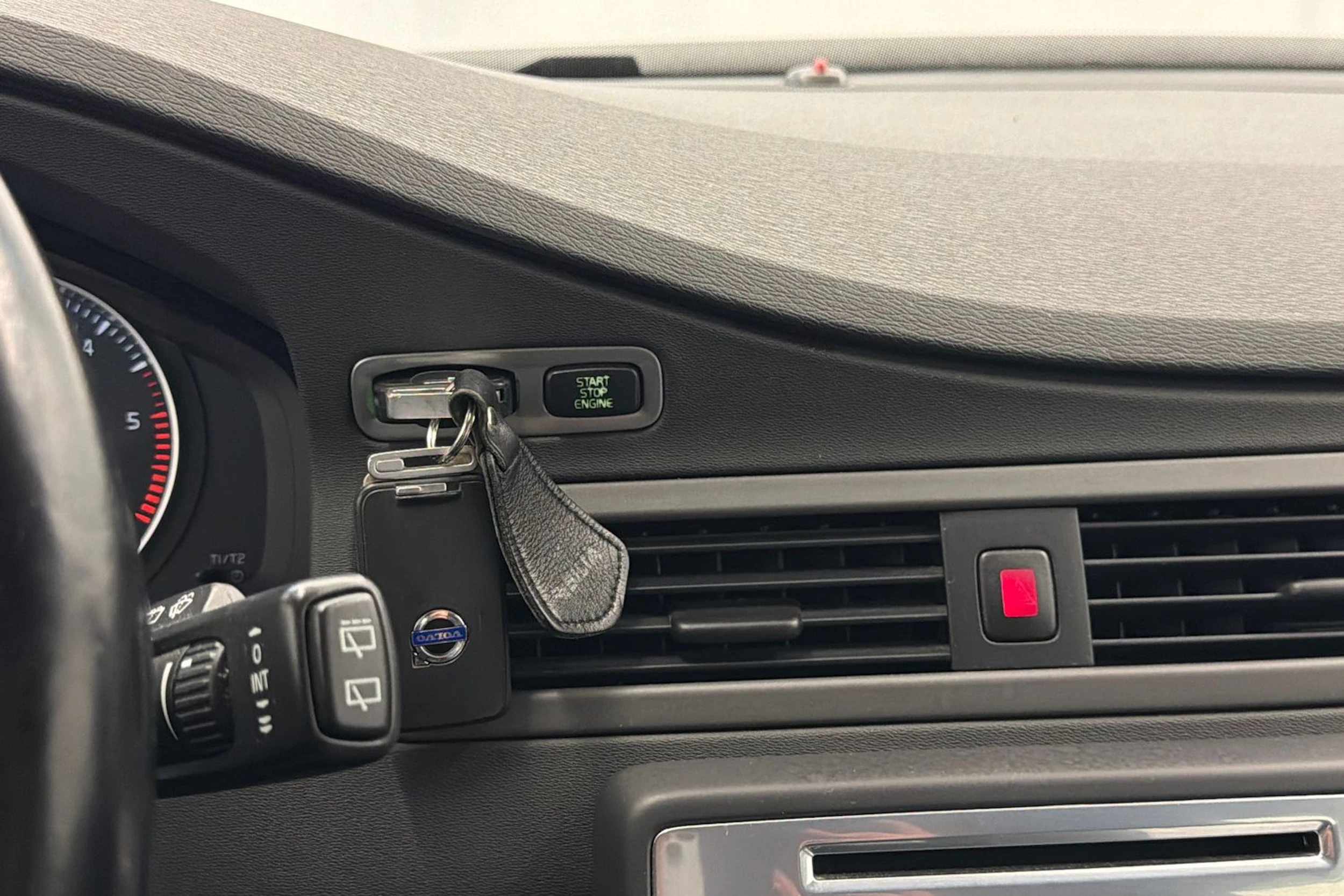 Harmaa Volvo V70 2011 kuva 22.