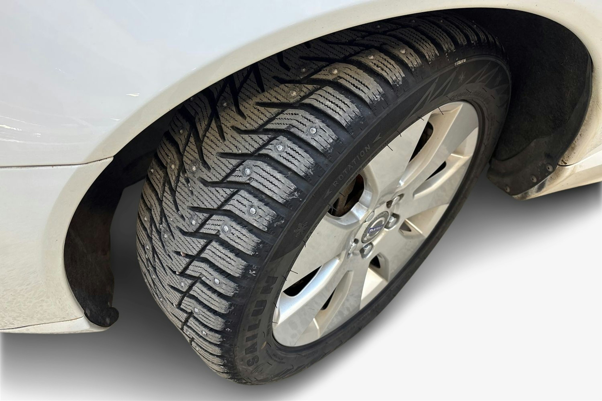 valkoinen Volvo V70 2012 kuva 11.