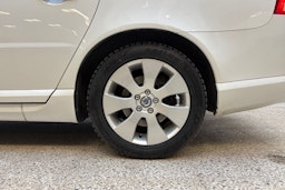 valkoinen Volvo V70 2012 kuva 13.