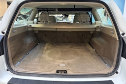 valkoinen Volvo V70 2012 kuva 15.