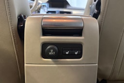 valkoinen Volvo V70 2012 kuva 16.