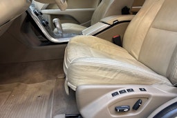 valkoinen Volvo V70 2012 kuva 18.