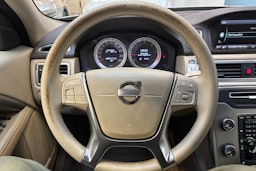 valkoinen Volvo V70 2012 kuva 20.