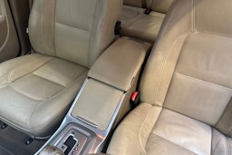 valkoinen Volvo V70 2012 kuva 24.