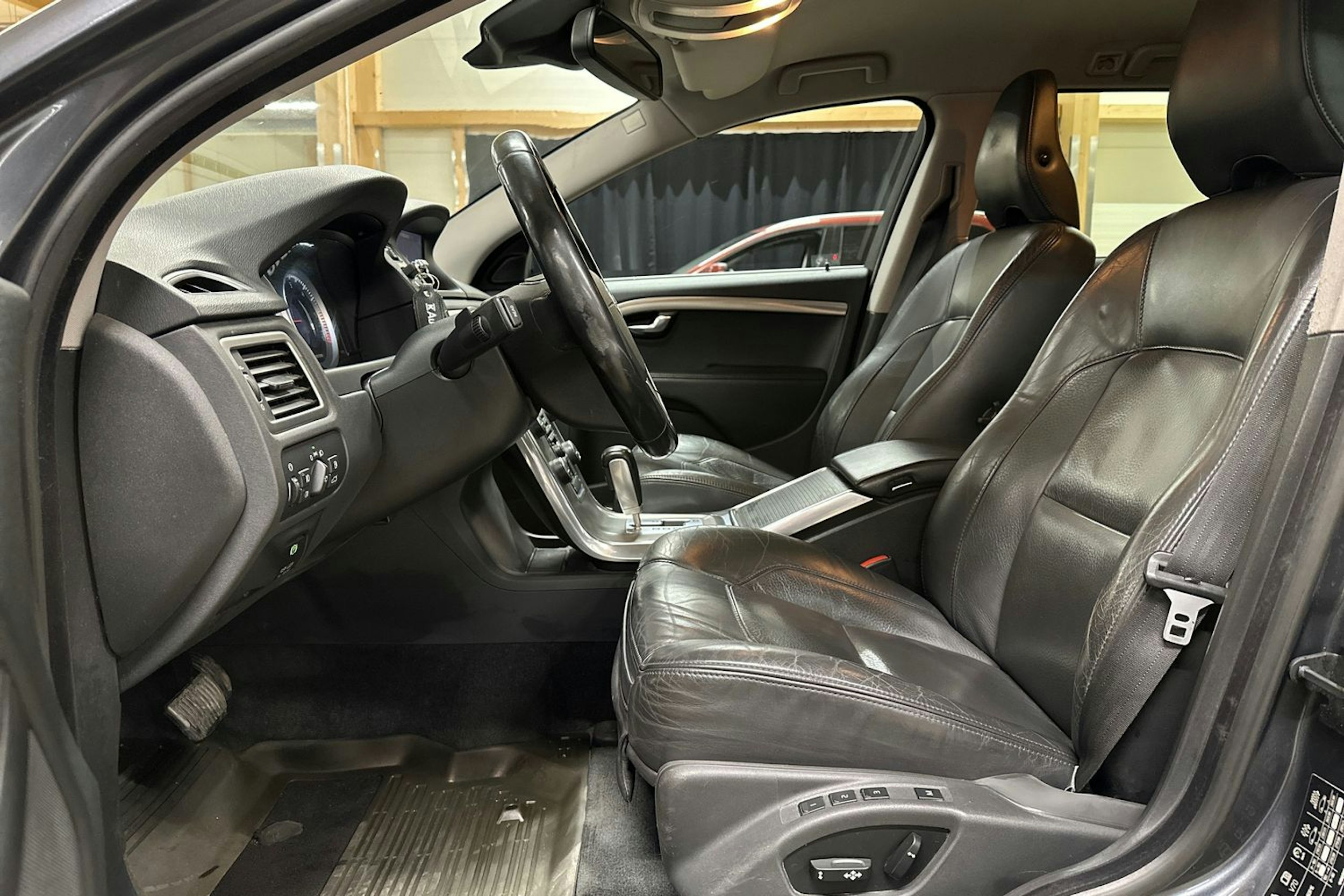 harmaa Volvo V70 2012 kuva 15.