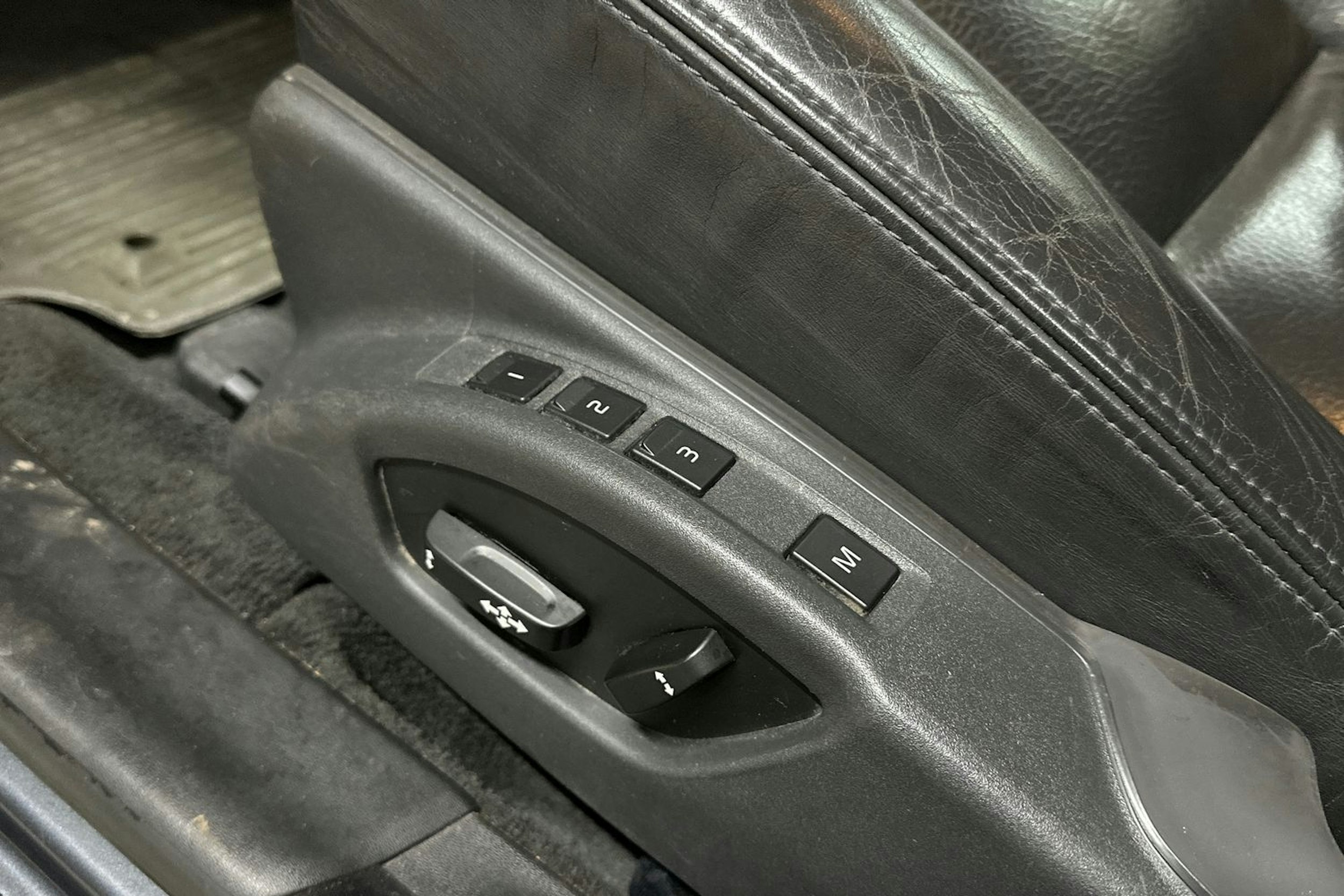 harmaa Volvo V70 2012 kuva 16.