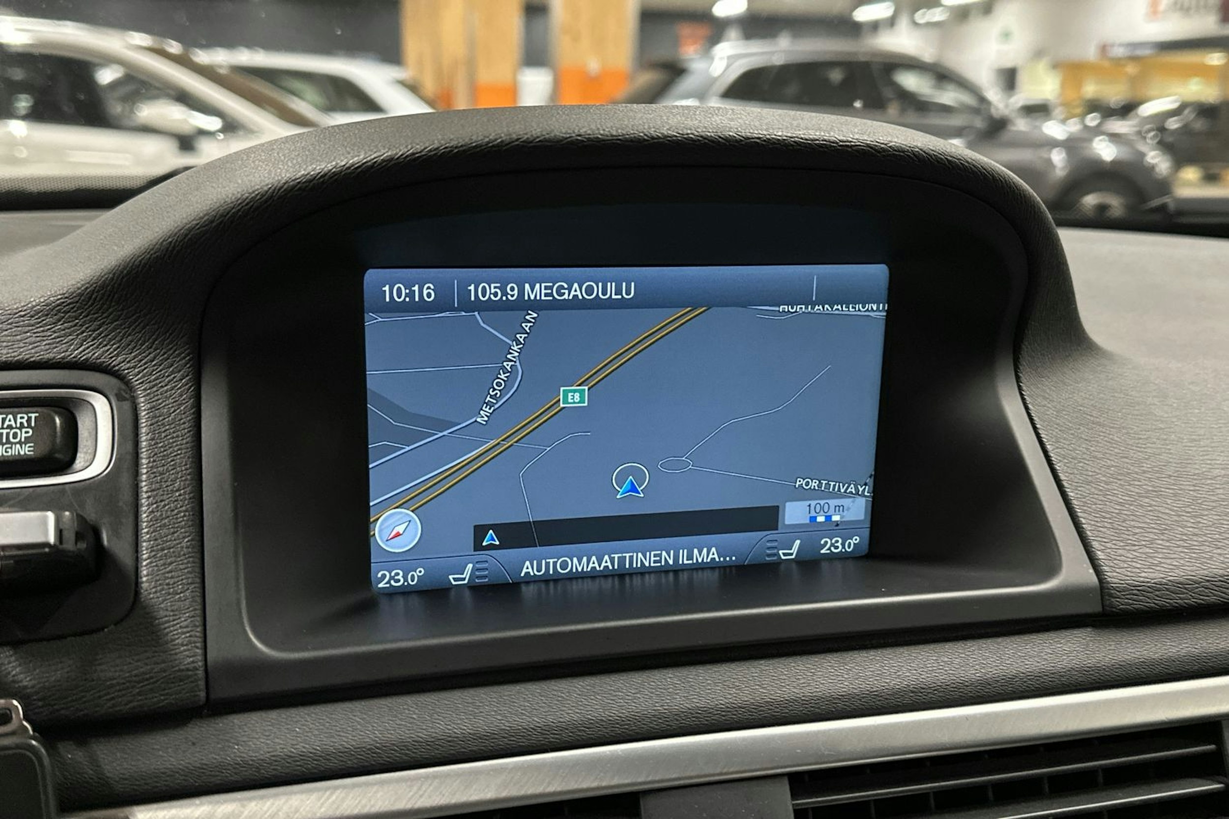 harmaa Volvo V70 2012 kuva 17.