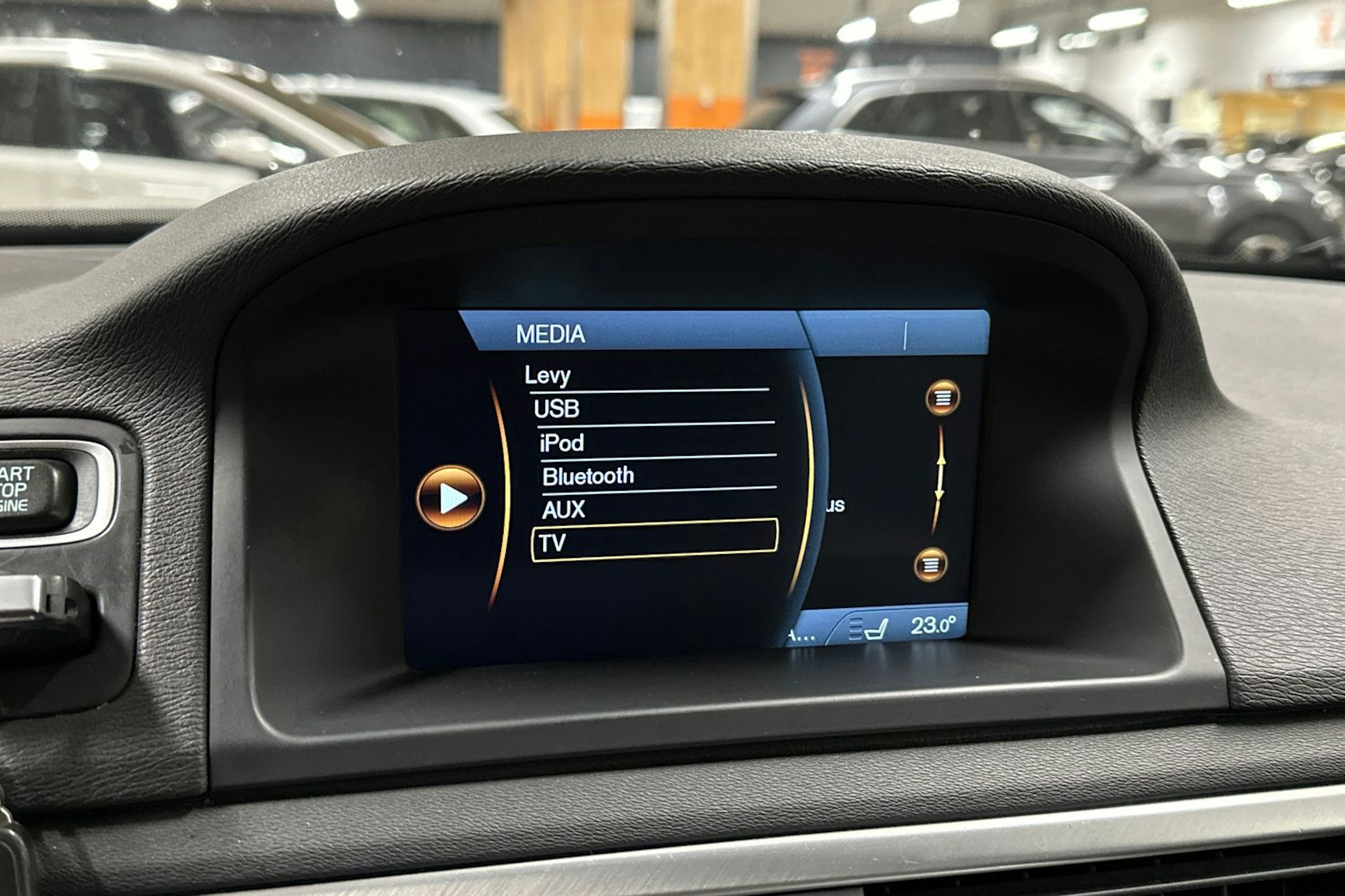 harmaa Volvo V70 2012 kuva 18.