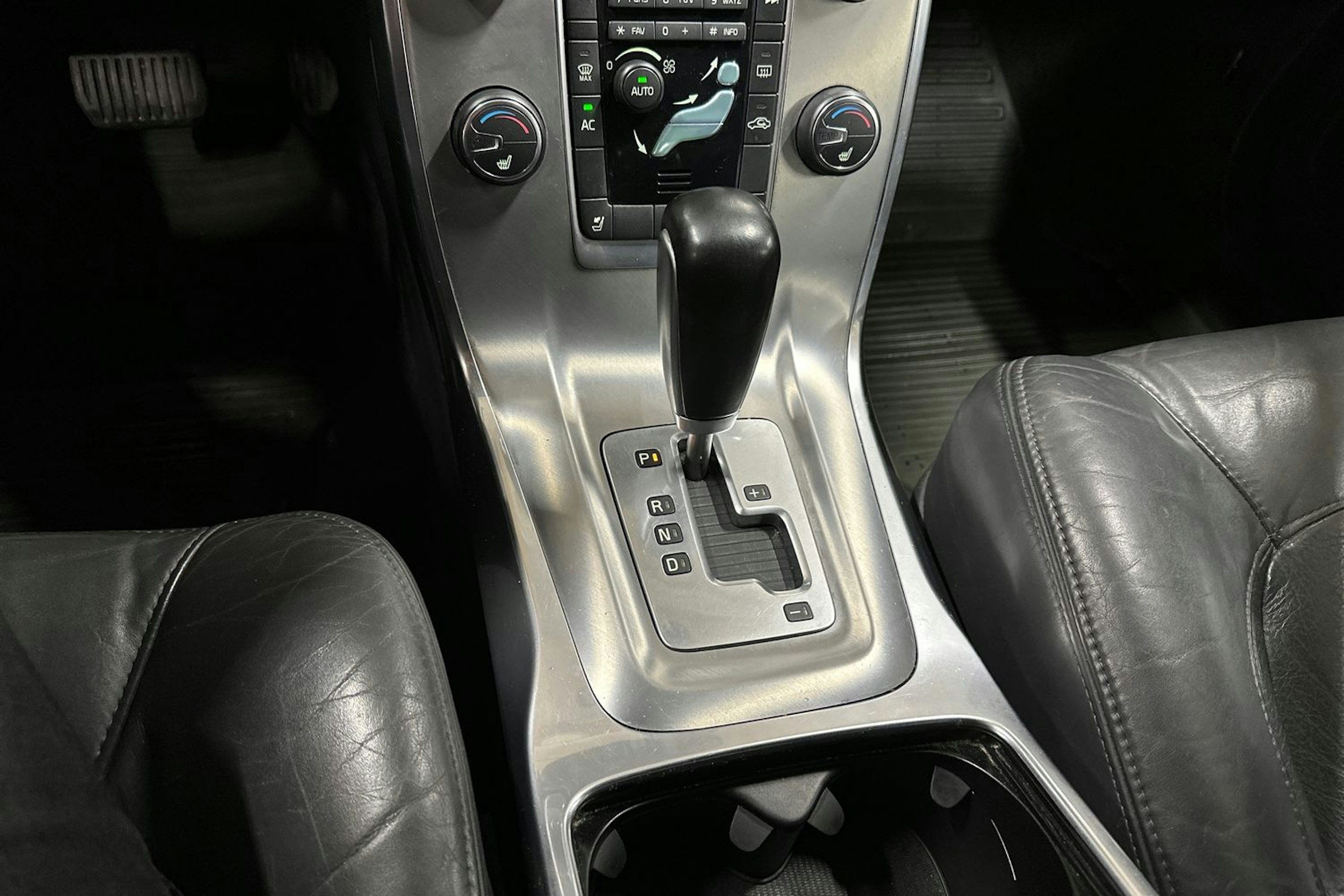 harmaa Volvo V70 2012 kuva 21.