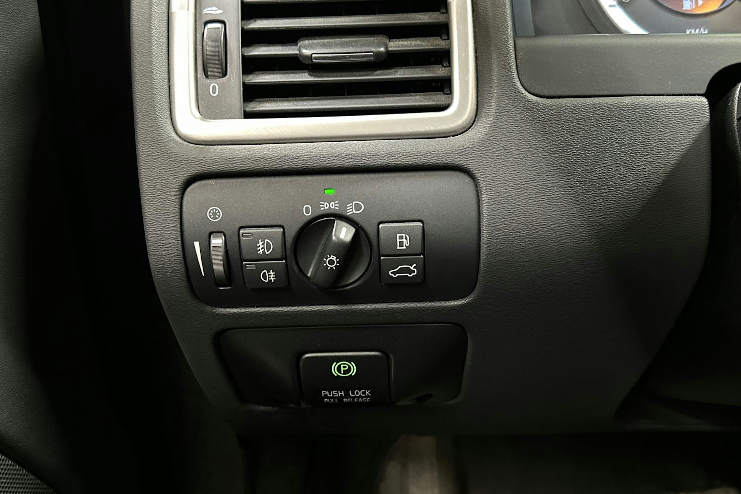 harmaa Volvo V70 2012 kuva 26.