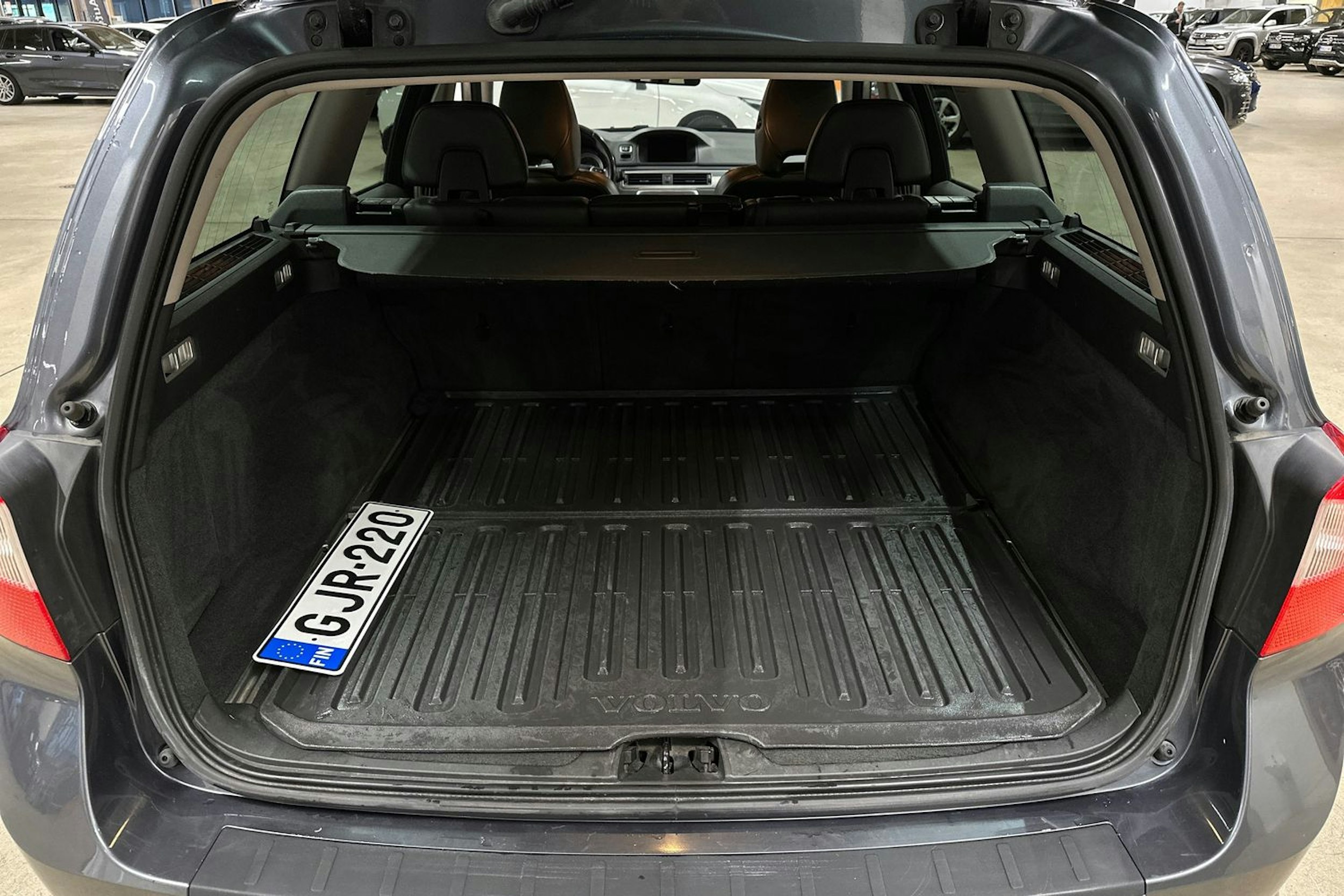 harmaa Volvo V70 2012 kuva 27.