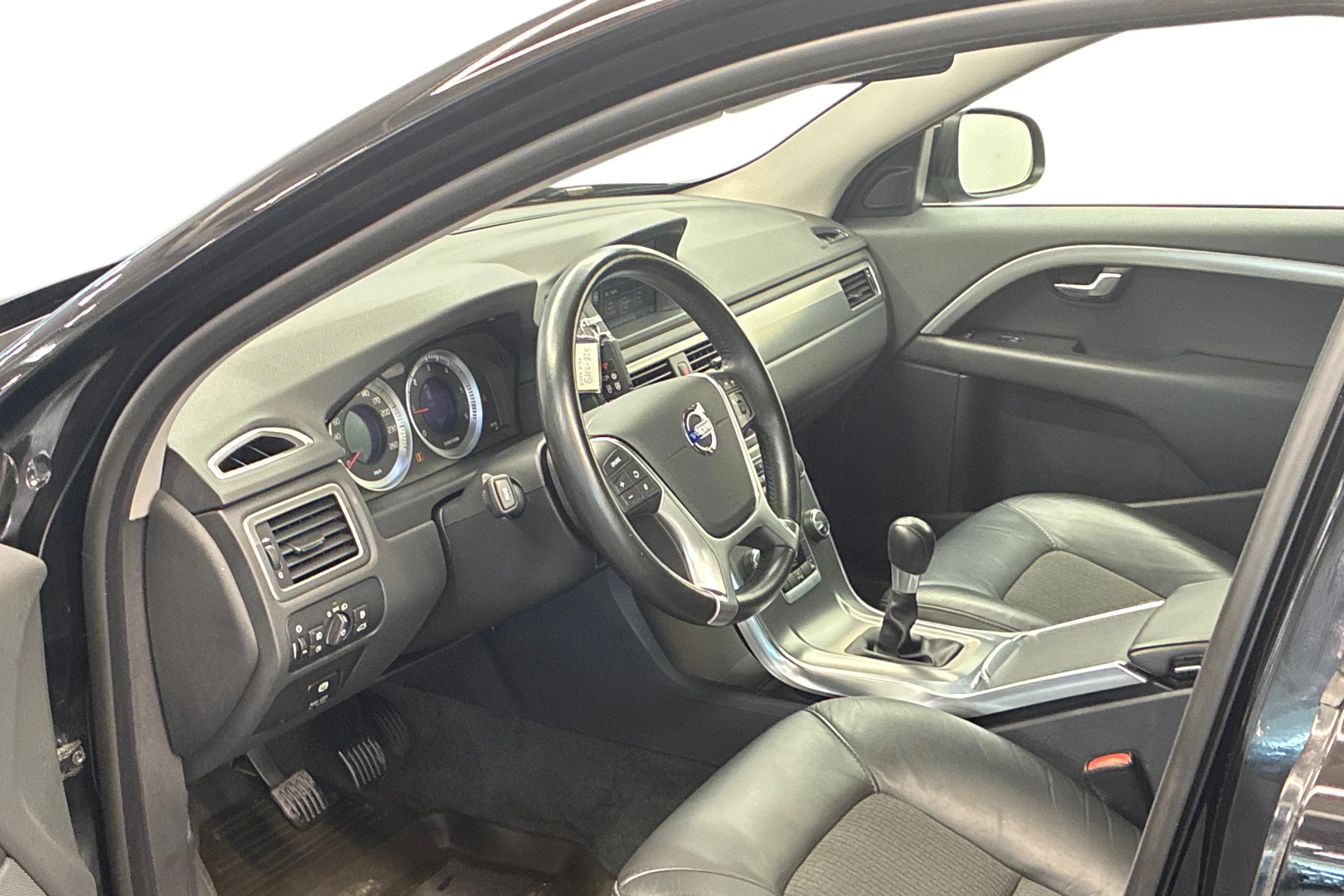 musta Volvo V70 2012 kuva 8.