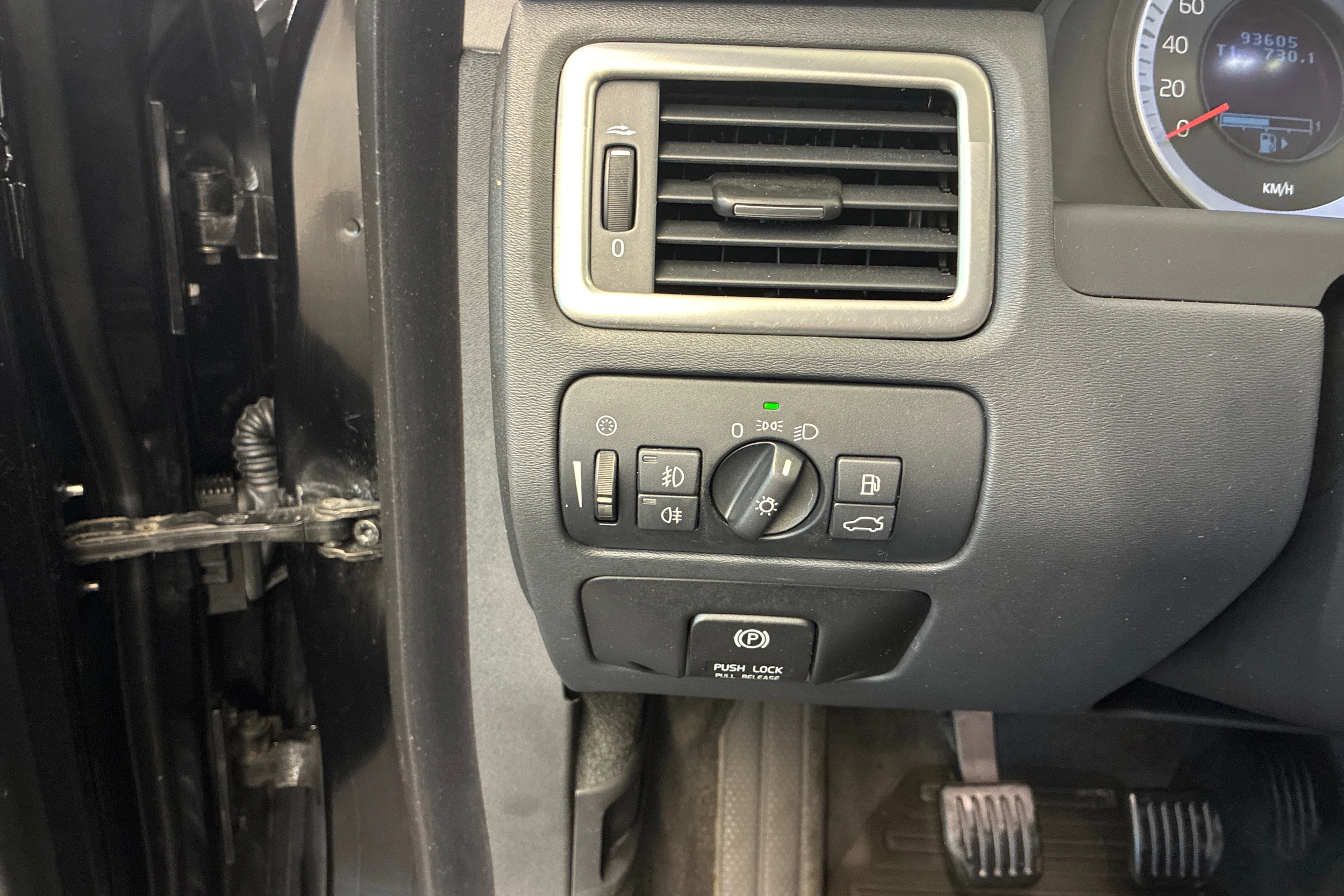 musta Volvo V70 2012 kuva 20.