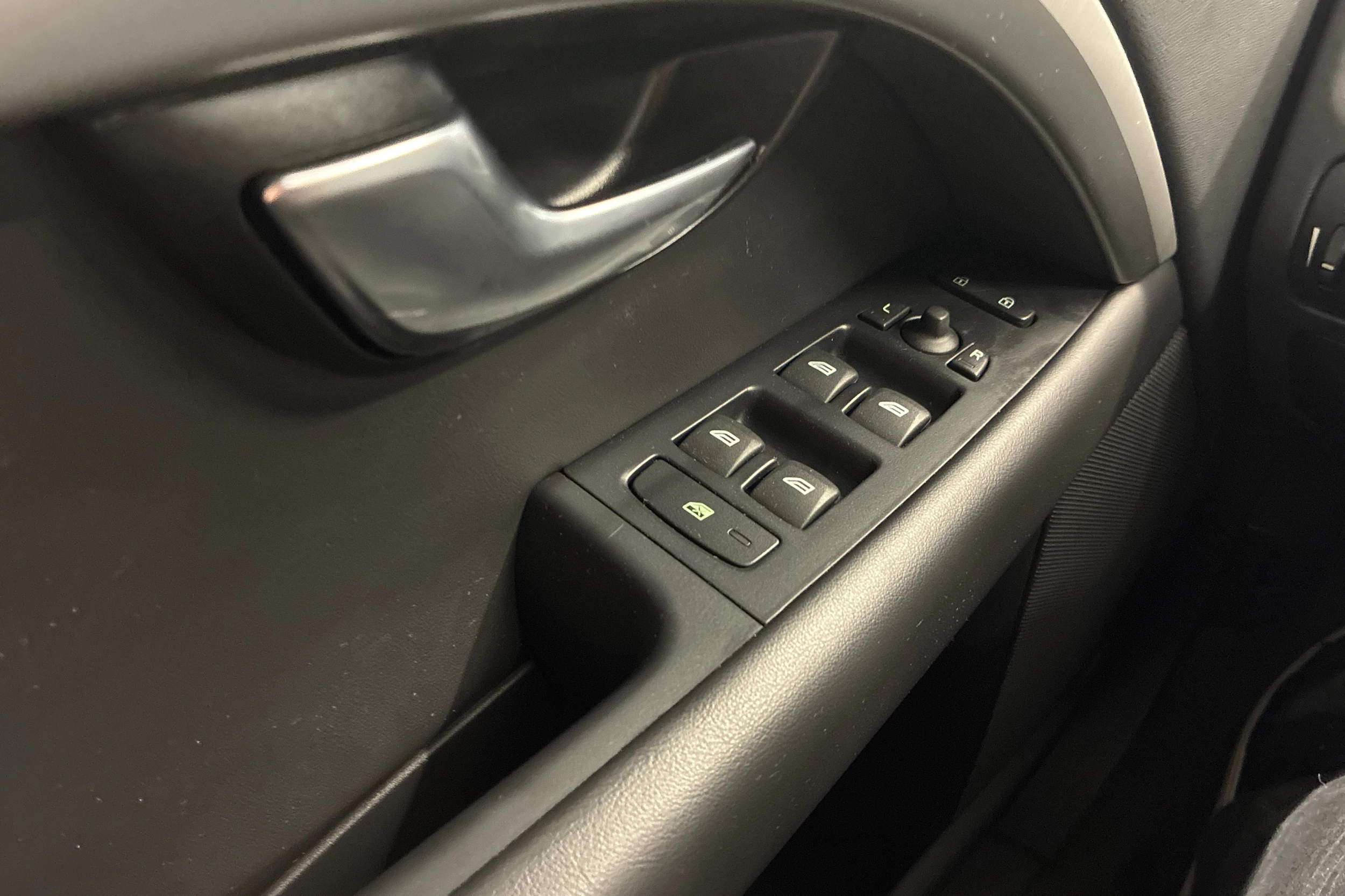 musta Volvo V70 2012 kuva 21.