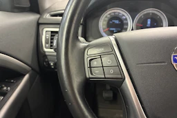 musta Volvo V70 2012 kuva 22.