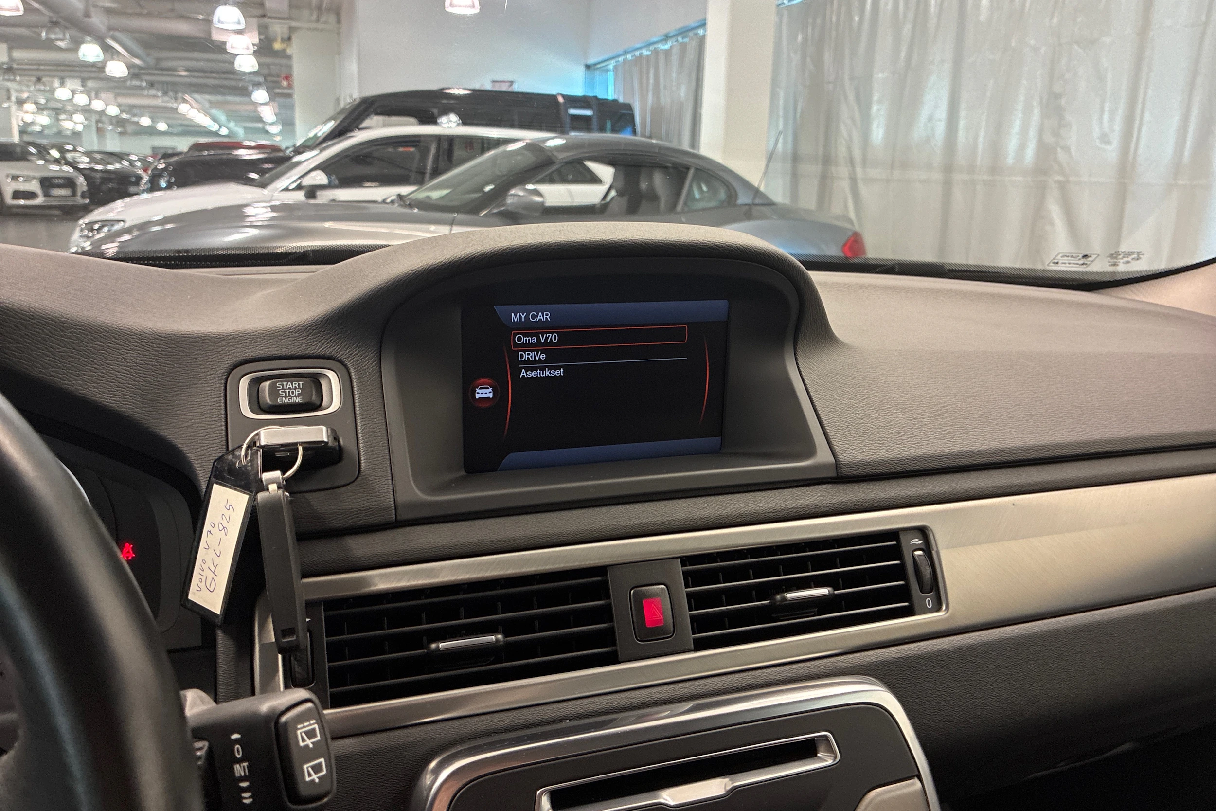 musta Volvo V70 2012 kuva 27.