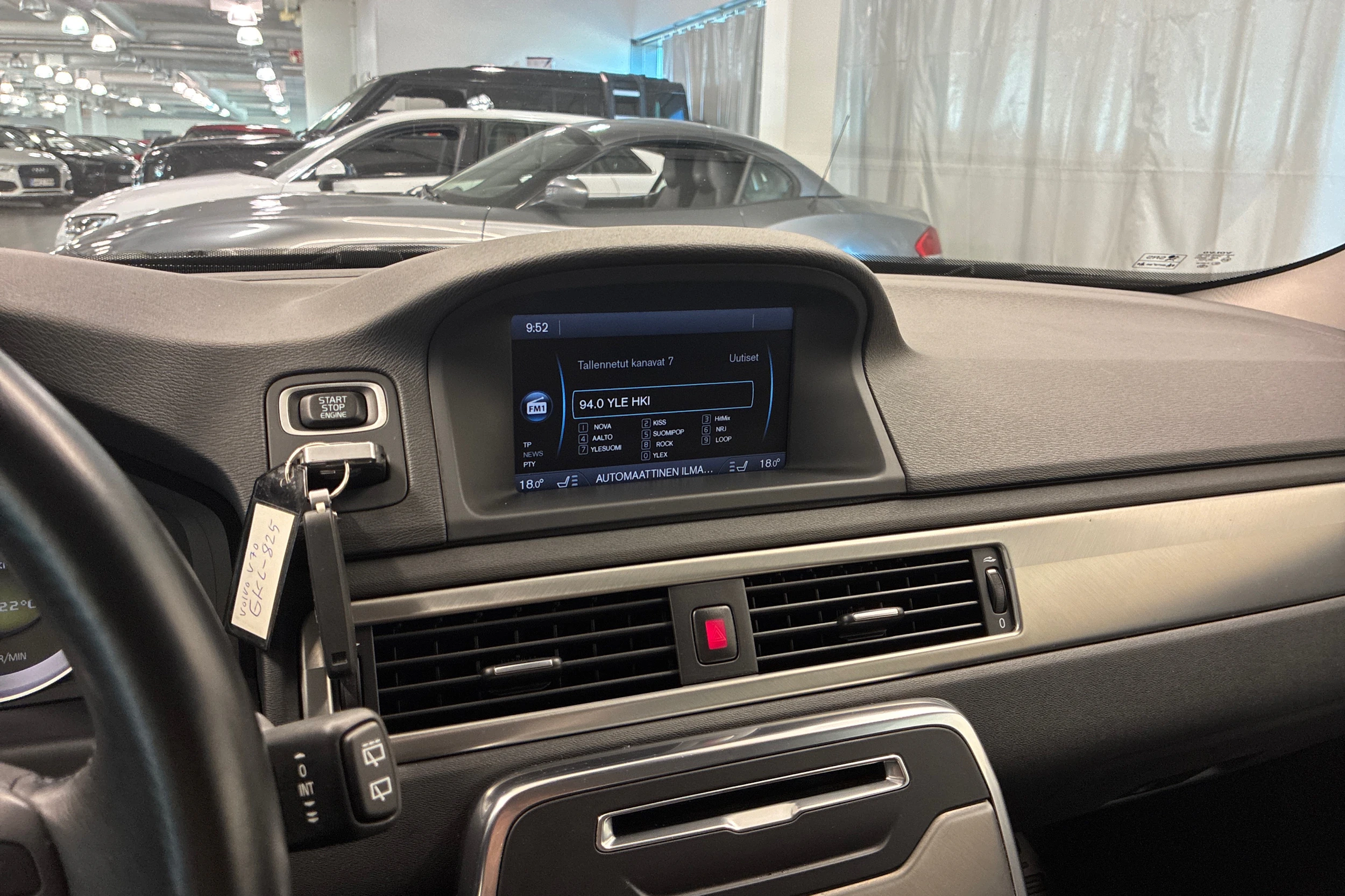 musta Volvo V70 2012 kuva 28.