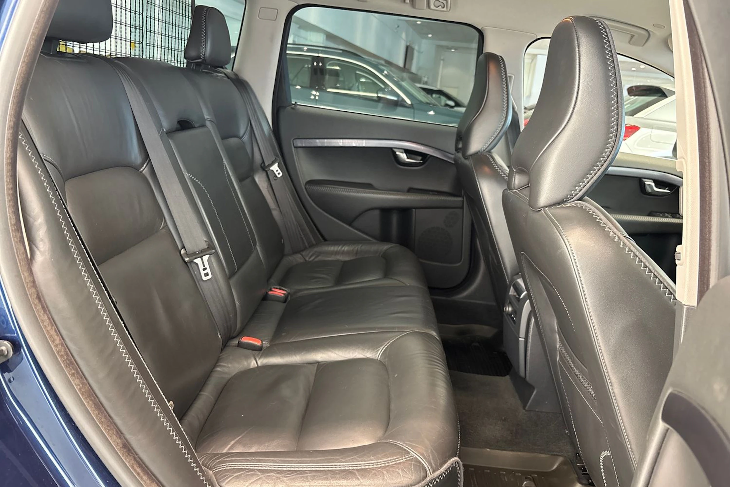 sininen Volvo V70 2012 kuva 15.