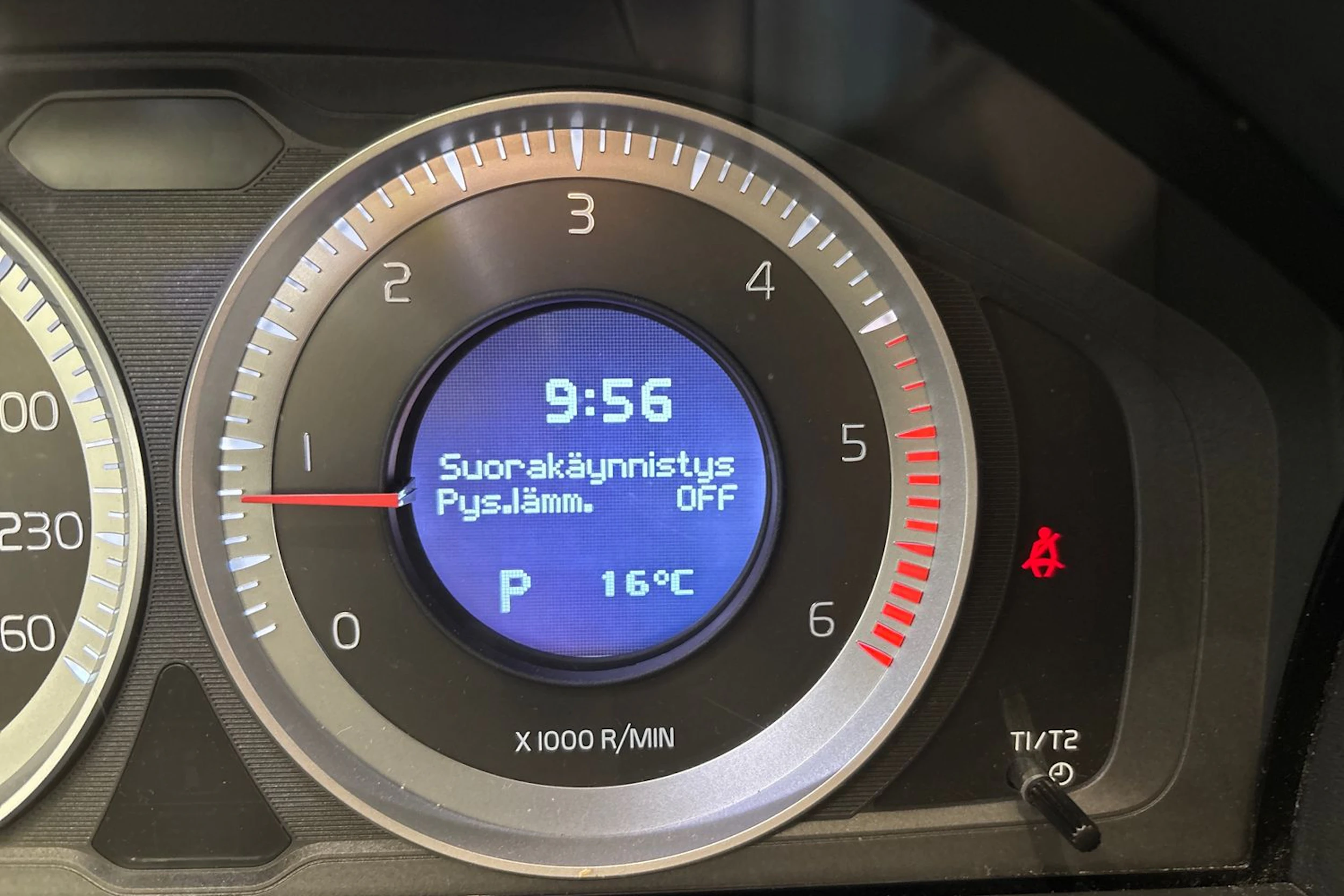 sininen Volvo V70 2012 kuva 17.