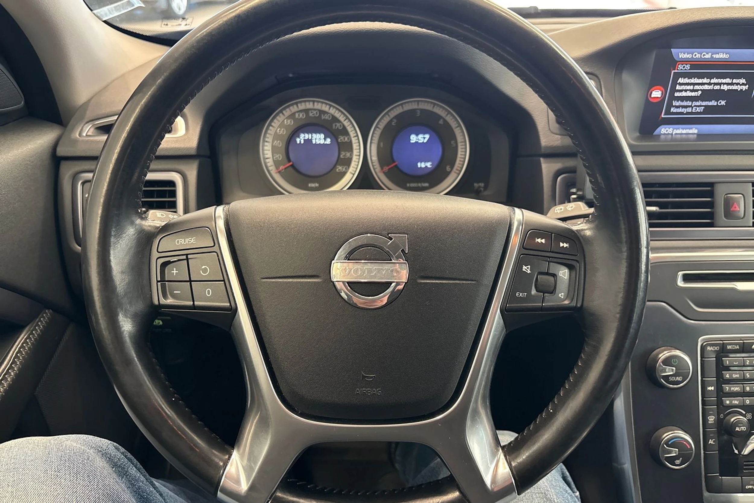 sininen Volvo V70 2012 kuva 21.