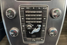 sininen Volvo V70 2012 kuva 26.