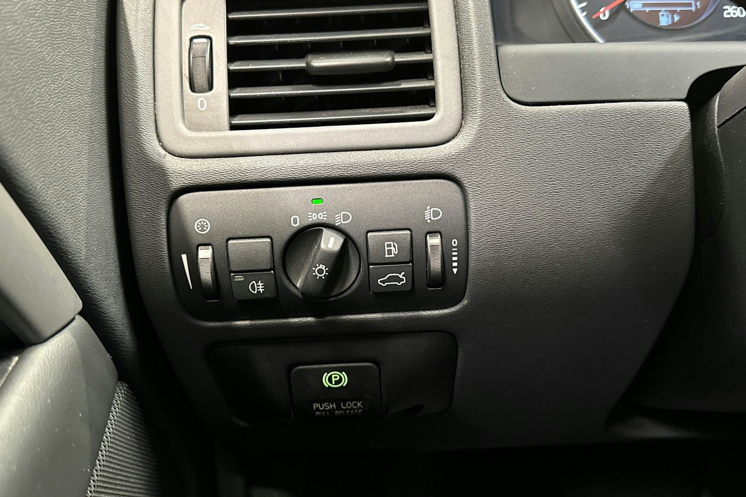 vihreä Volvo V70 2012 kuva 20.