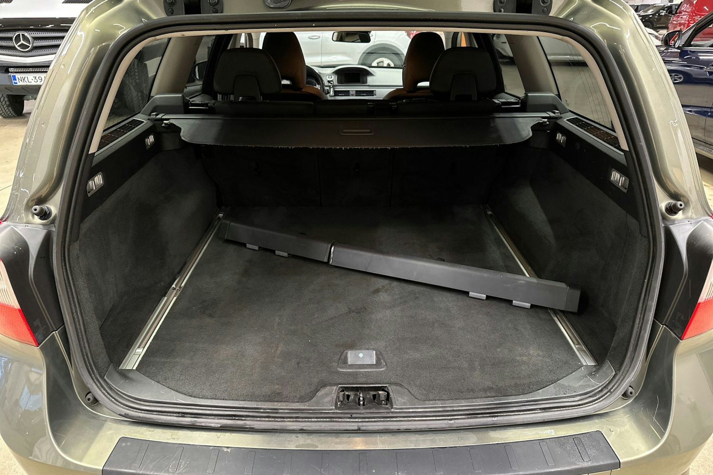 vihreä Volvo V70 2012 kuva 21.