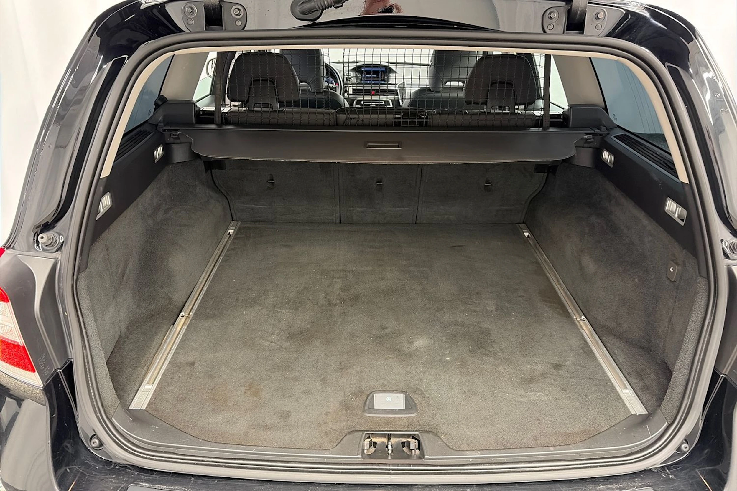 musta Volvo V70 2012 kuva 15.
