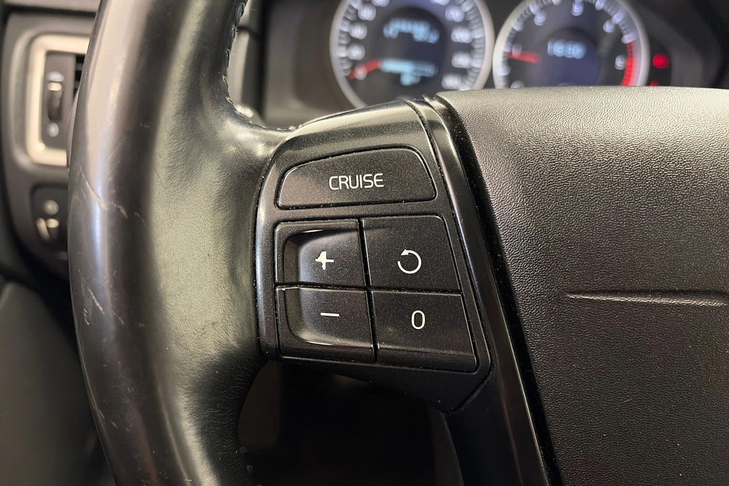 musta Volvo V70 2012 kuva 18.