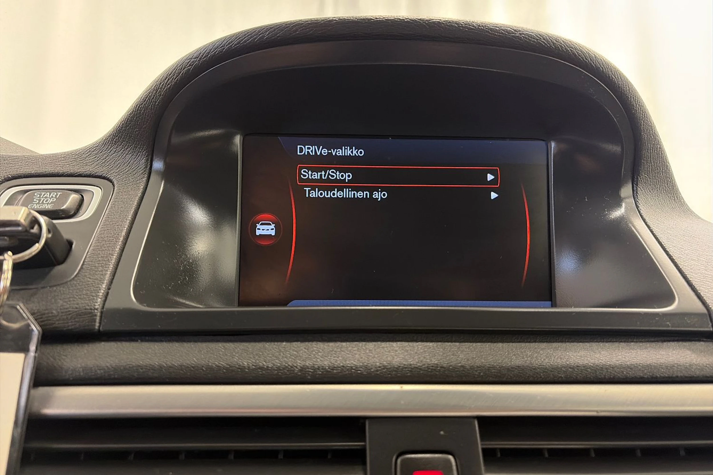 musta Volvo V70 2012 kuva 22.