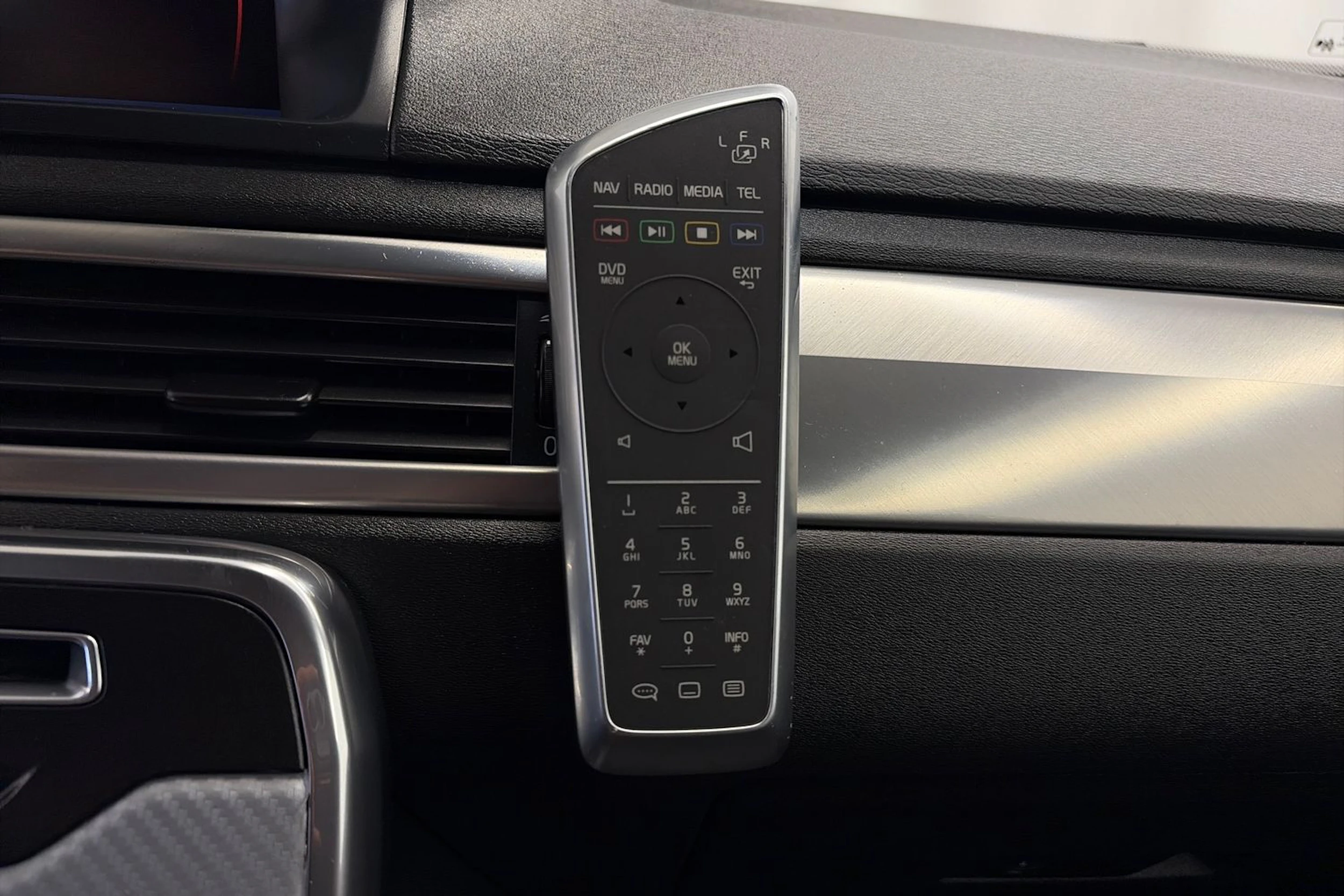 musta Volvo V70 2012 kuva 24.