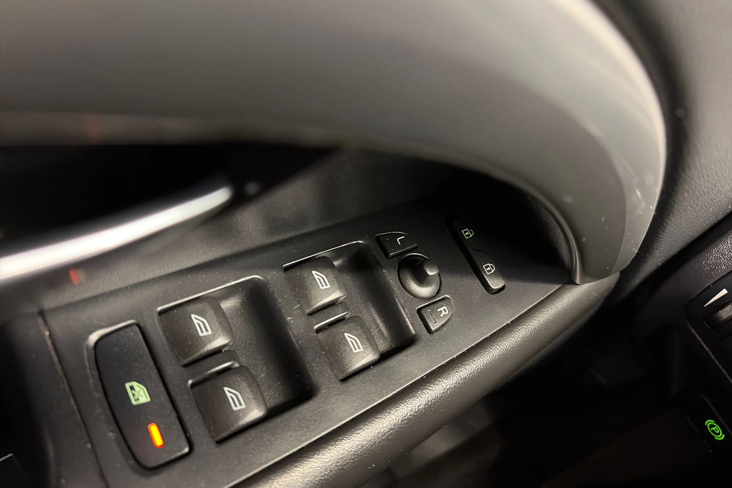musta Volvo V70 2012 kuva 25.