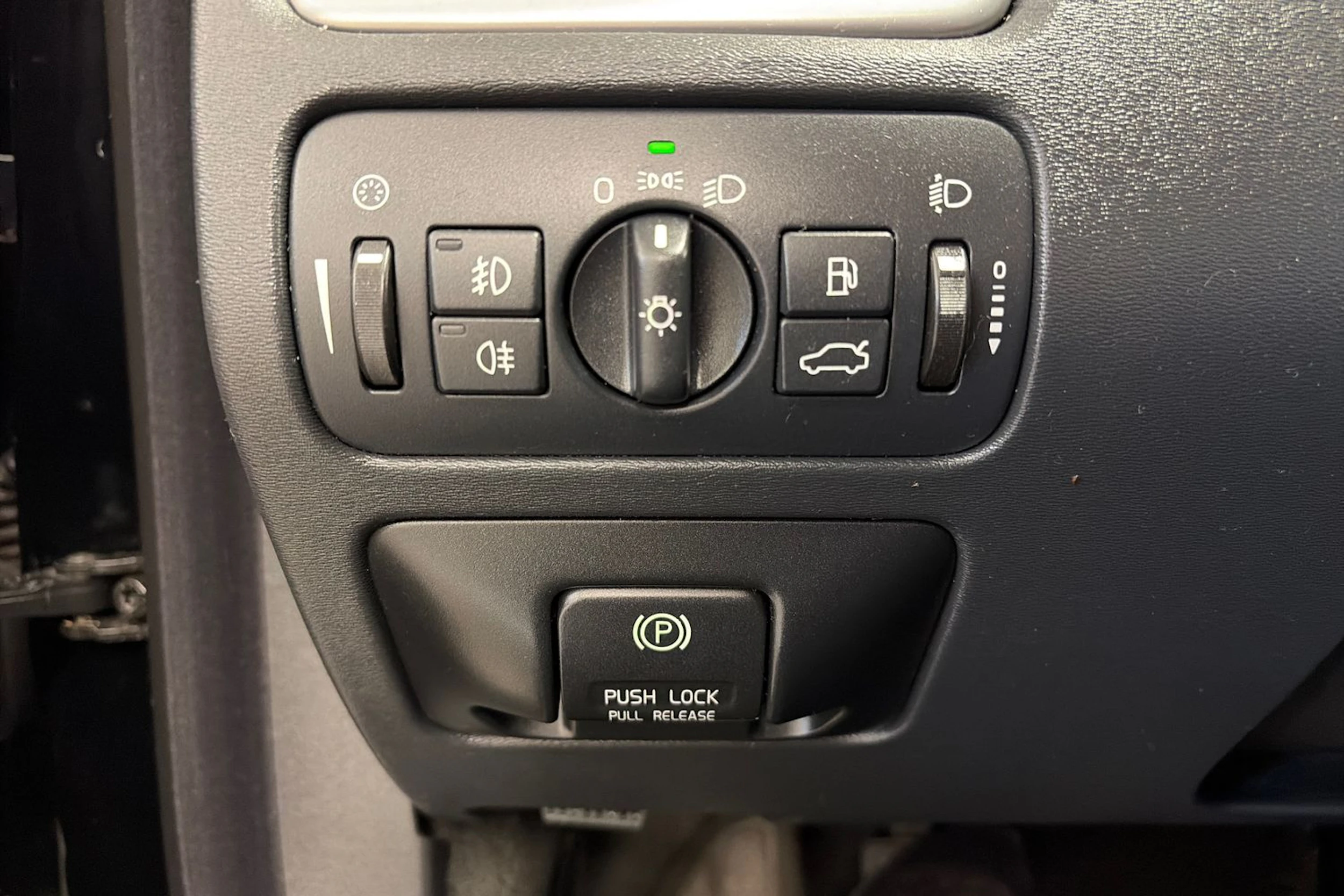 musta Volvo V70 2012 kuva 26.